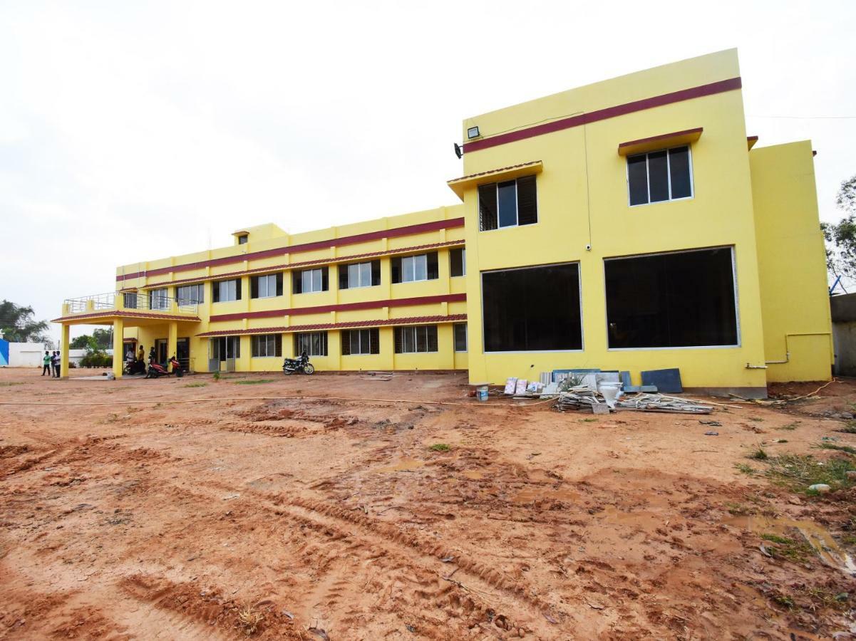 Oyo 43926 Sanchari Atithi Nivas Hotel Bolpur Eksteriør billede